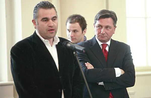 Selektor Boris Denič in predsednik Borut Pahor, v ozadju kapetan reprezentance Uroš Zorman