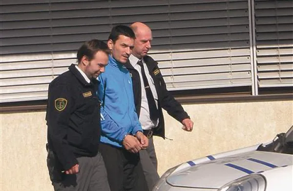 Višji sodniki so potrdili sedemletno zaporno kazen za Tomislava Mihajlovića. Obsodili so ga zaradi ropov v Planini in v Črnem Kalu ter povzročitve hude poškodbe poštni uslužbenki. 