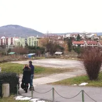 Na začasna bivališča,  načrtovana ob dijaškem domu na robu mesta,  naj študentje kar čakajo