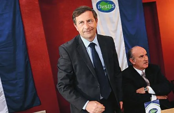 Zunanji minister Karl Erjavec je danes ponovil prepričanje, da je rešitev vprašanja nekdanje Ljubljanske banke in ratifikacije hrvaške pristopne pogodbe k EU “zelo blizu”