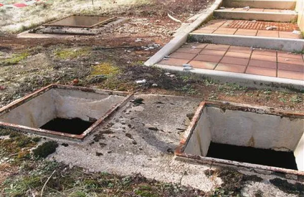 Z jaškov kanalizacije so izginili pokrovi