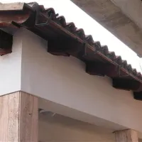 S strehe so nepridipravi pobrali vse žlebove