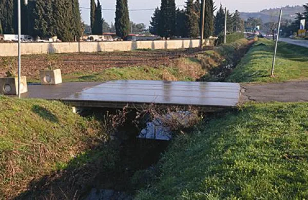 V Izoli bodo kmalu začeli obnavljati most  čez hudournik med Prešernovo in Kraško ulico. V Kraški ulici bodo nato spremenili prometni režim, postala bo enosmerna.