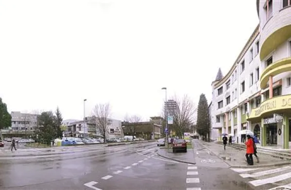 Kot kaže zdaj, bodo zdravstveni dom (stavba na sliki desno) morda “širili” čez cesto