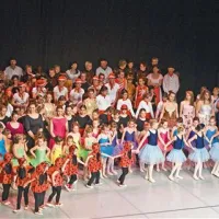 Veliki oder je bil skoraj premajhen za končni skupni poklon vseh nastopajočih