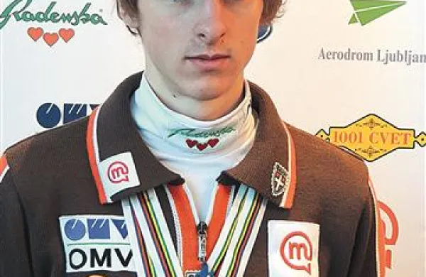 Dvakrat zlati Primorec  na mladinskem SP, Jaka Hvala