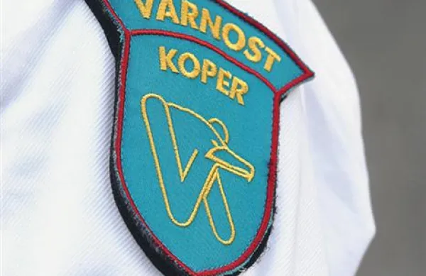 Na delovnem sodišču v Kopru so danes izpeljali prvi narok v tožbi skupine bivših zaposlenih proti družbi Varnost Koper v stečaju oziroma družbi Securita zaradi nezakonite odpovedi pogodbe o zaposlitvi