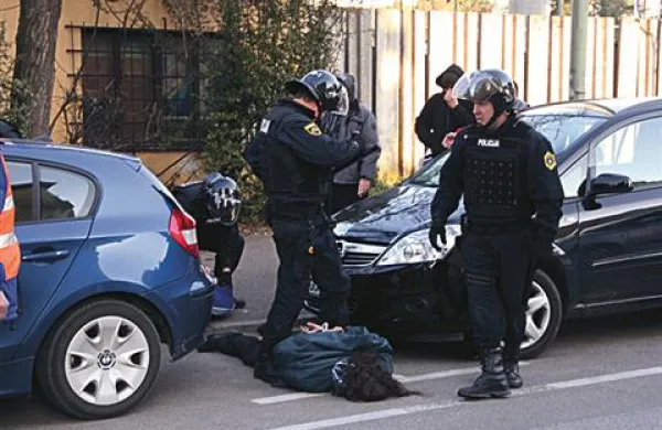 Med novostmi, ki jih prinašata zakona o organiziranosti in pristojnostih policije, je tudi prepoved, da bi se potencialni huligani udeleževali športnih prireditev 