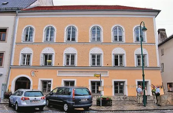 Avstrijska človekoljubna organizacija Volkshilfe načrtuje, da bi v rojstni hiši nacističnega voditelja Adolfa Hitlerja v kraju Braunau na severu države uredili urad za integracijo migrantov