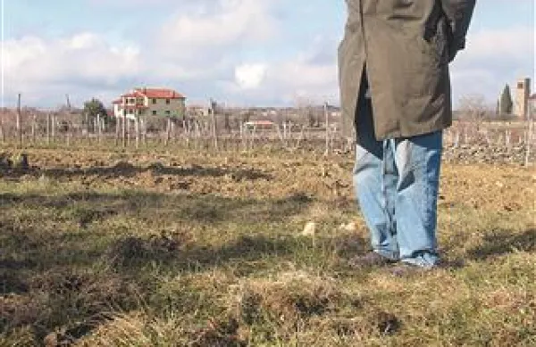 Milan Jakac in ostanki kruha nedaleč od središča Pregare