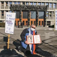 Z &ldquo;nagobčniki&rdquo; proti referendumskim spremembam