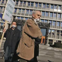 Z &ldquo;nagobčniki&rdquo; proti referendumskim spremembam