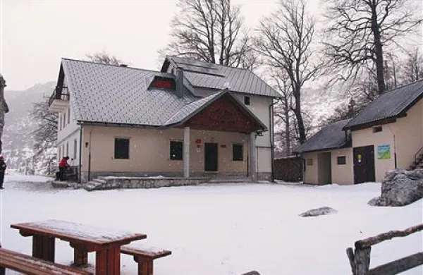 V koči na Planini razor pravijo, da so že od nekdaj zavezani ekološki ozaveščenosti
