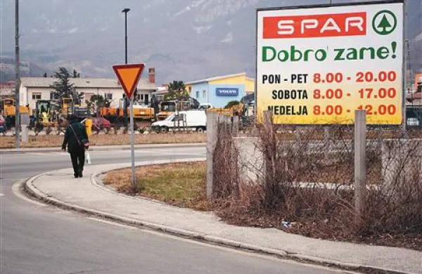 Bodo do Spara, Mercatorja, zdravstvenega doma, uradov v Ajdovščini stranke v bodoče vozil poseben avtobus?