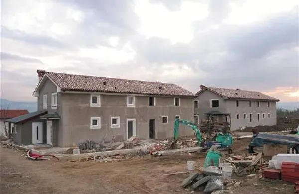 Stanovalci ob Cesti XIV v Pradah so prepričani, da je s projektom novogradenj v njihovi soseski marsikaj narobe 