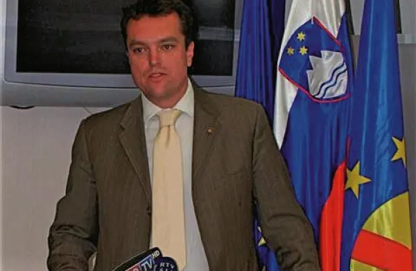 Izvršilni odbor Kmečke zveze SLS je kot kandidata za novega predsednika stranke podprl predsednika Slovenskega panevropskega gibanja Larisa Gaiserja