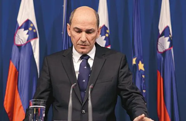 Premier Janez Janša je DZ obvestil, da bo funkcijo ministra za finance namesto Janeza Šušteršiča začasno opravljal sam