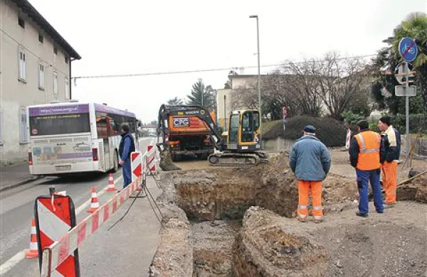 Med obnovi odseka vodovoda gradijo tudi vzdrževalni jašek