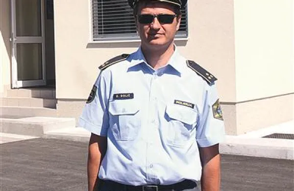 Proti Zlatku Doliću, nekdanjemu komandirju pomorske policijske postaje, so včeraj pričali njegovi nekdanji podrejeni