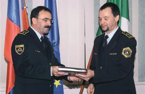 Božidar Štemberger (desno) je včeraj uradno predal svoje mesto Danimirju Rebcu