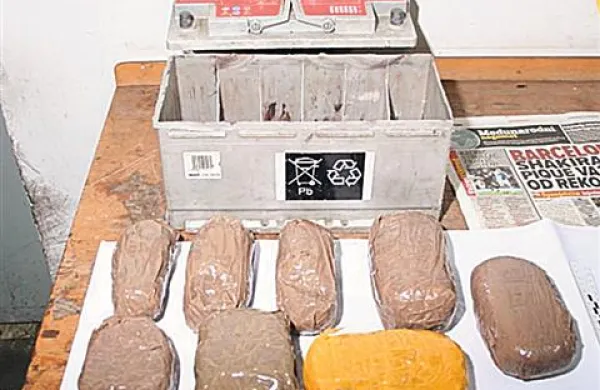 V osmih zavojih so bili trije kilogrami heroina