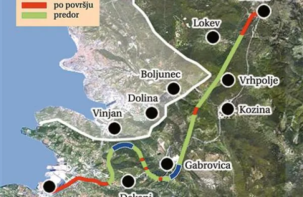 Načrtovani drugi tir se pod Črnim Kalom zelo približa Italiji