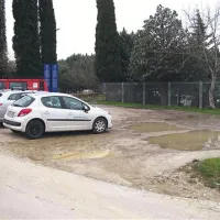 Urediti bi bilo treba tudi parkirišče na Forma vivi, ki zdaj ni tlakovano, in obračališče