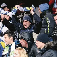 Navijači na tekmi so bili glasni, stadion je bil skoraj poln