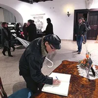 V žalno knjigo se je vpisal tudi kitarist Zdenko Cotič