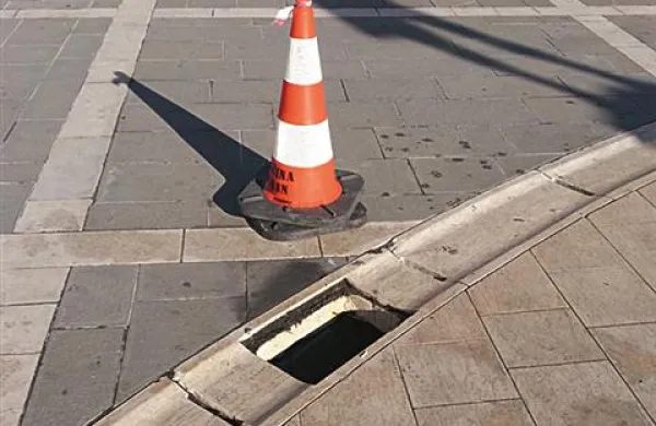 Jaški  brez pokrovov so nevarni za pešce