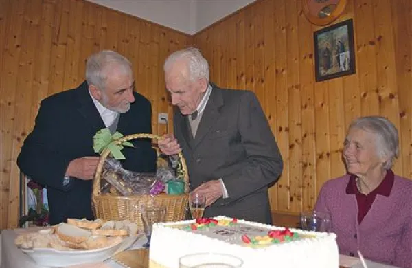 Na domu v Velikih Žabljah je  praznoval 100. jubilej Rafael Merkelj