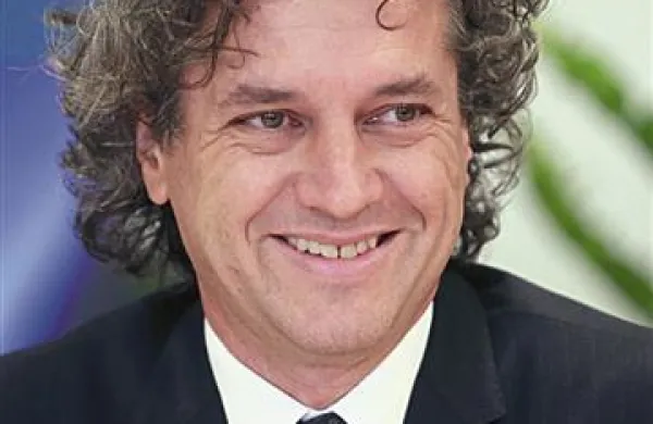 Robert Golob je napovedal odškodninsko tožbo proti namestniku direktorja Elesa Aleksandru Mervarju