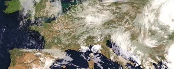 Nad nami se še zadržuje anticiklon