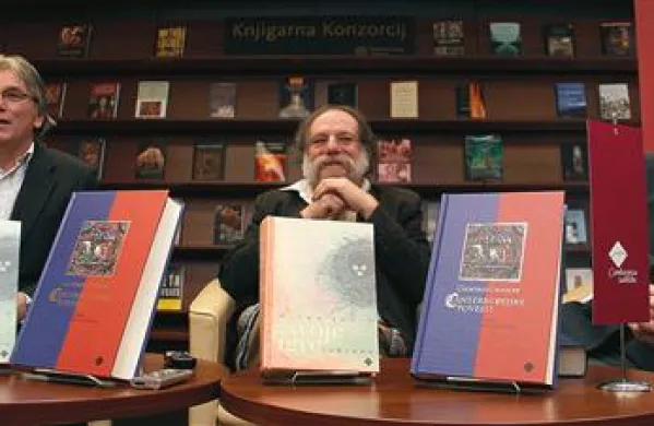 Pomembni knjižni noviteti so predstavili (z leve) prevajalec Marjan Strojan, urednik Zdravko Duša ter pesnik in dramatik Milan Jesih