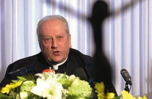 Kardinal Franc Rode je v odzivu na napoved papeža Benedikta XVI., da odstopi s položaja poglavarja Rimskokatoliške cerkve, dejal, da je bila novica “popolno presenečenje”, čeprav ni bila “povsem nepričakovana”