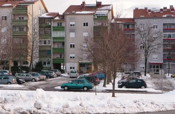 V Sežani je kar 140 neprofitnih stanovanj, a kljub temu premalo za vse, ki imajo do njih pravico, zato mora občina ostalim plačevati subvencije za bivanje v tržnih stanovanjih  