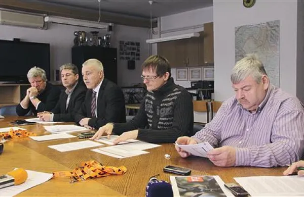  Zoran Kenda, Samo Kosmač, Branko Dervodel, Boštjan Tavčar in Bogdan Zoratti (z leve) so včeraj predstavili delo v centrih za obveščanje 