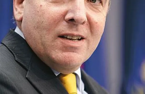 Državni sekretar na ministrstvu za finance Andrej Šircelj je danes v Bruslju odločno zanikal pisanje nemškega tednika Wirtschaftswoche, da bo morala Slovenija zaprositi za finančno pomoč