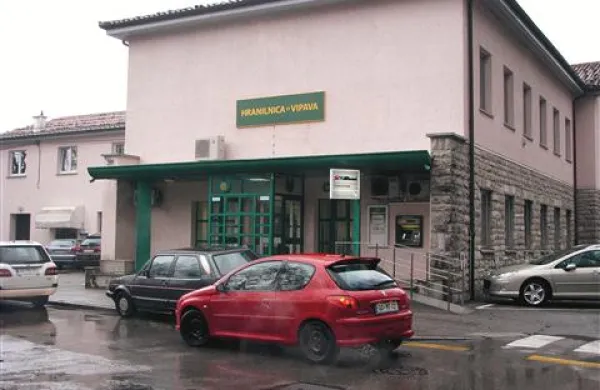 Morda bodo Ajdovci položnice brez provizij plačevali v Hranilnici in posojilnici Vipava 