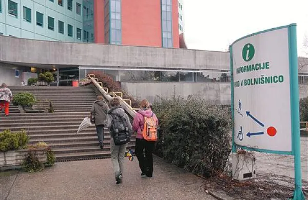 Zaradi povečanega števila respiratornih okužb z življenjsko ogrožajočimi zapleti so na oddelkih internistične službe Splošne bolnišnice Nova Gorica do nadaljnjega odločili za prepoved obiskov