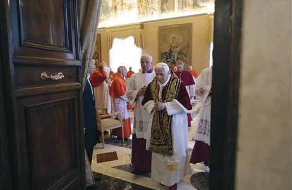 V zelo čustveni maši je Benedikt XVI. med drugim pozval h končanju “verske hinavščine” in “rivalstva” v Katoliški cerkvi