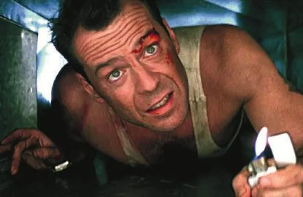 Bruce Willis leta 1988 v filmu Umri pokončno (Die Hard)