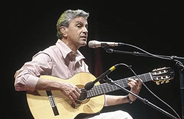 Gost nocojšnjega večera Sanrema bo tudi brazilski glasbenik Caetano Veloso, ki letos slavi 70 let 