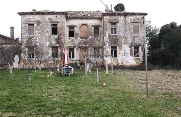 Podjetnik Dimitrij Vivoda napoveduje, da bertoške palače Panatoiopolo ne bo prodal, pač pa obnovil