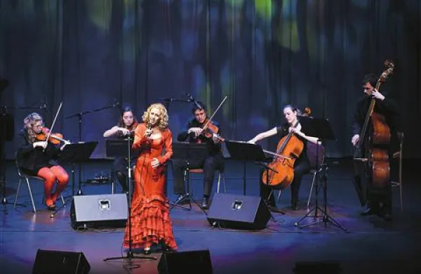 Julija Kramar in Nova muzika so poslušalcem pričarali svetal  glasbeni dogodek 