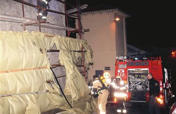  V soboto zvečer je zagorelo leseno stopnišče v stavbi nekdanje bolnišnice