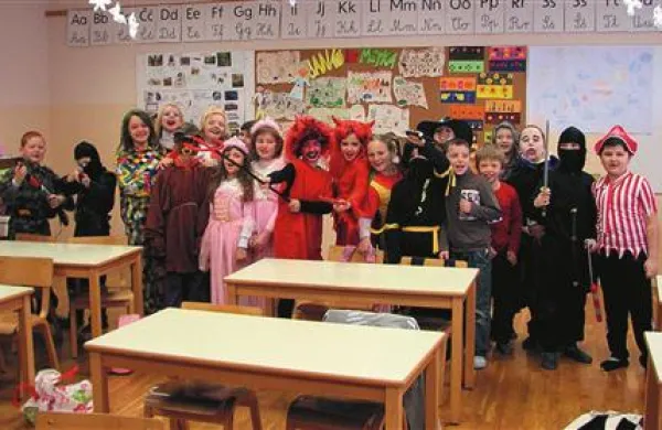 Tudi na Osnovni šoli Miroslava Vilharja so se učenci in učitelji za en dan spremenili v svoje najljubše like