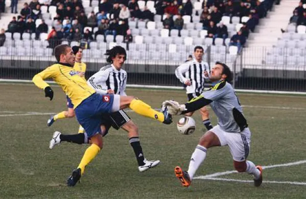  Pred dvema letoma so se kanarčki ob pohodu na prvi in edini državni naslov  nazadnje pomerili z nekdanjim vojaškim klubom in slavili z 2:1