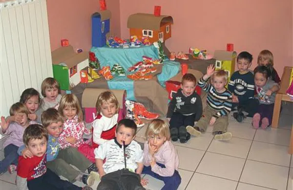 V skupini Pikapolonice Vrtca ob Hublju so raziskali vse o obutvi