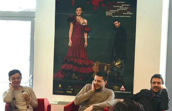 Lara Jankovič, Marko Manojlović in Branislav Trifunović na novinarski konferenci pred petkovo premiero predstave Ay Carmela! 